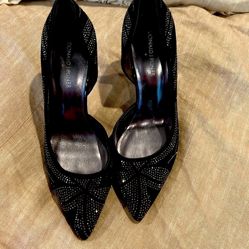 Donald J Pliner embellished kid suede “Keara” 9.5